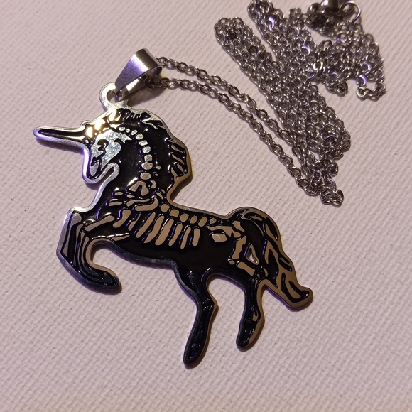 Unicorn skeleton necklace - Picture 3 of 10